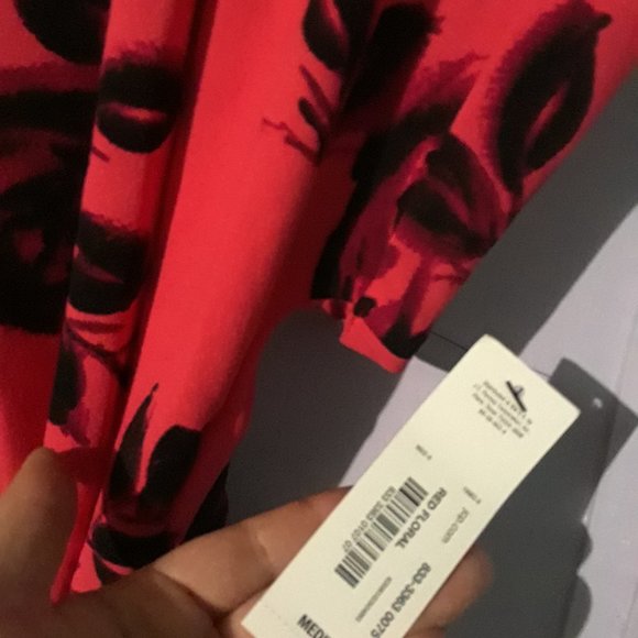 NWT Worthington red floral top - Picture 2 of 2